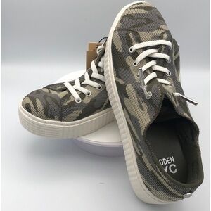 New in box- Madden nyc 7.5 camo platform sneakers